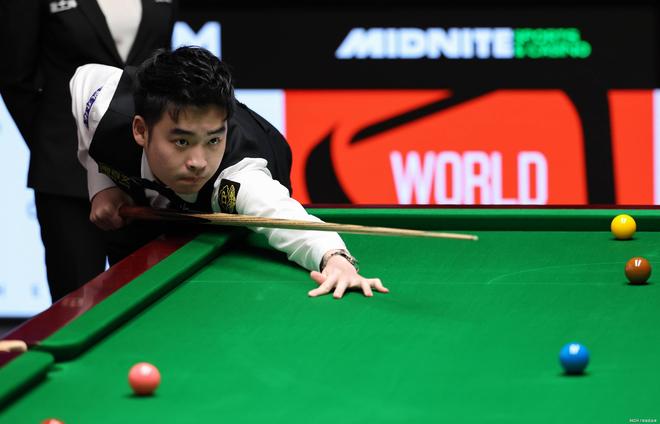 而费德勒正 而费德勒正