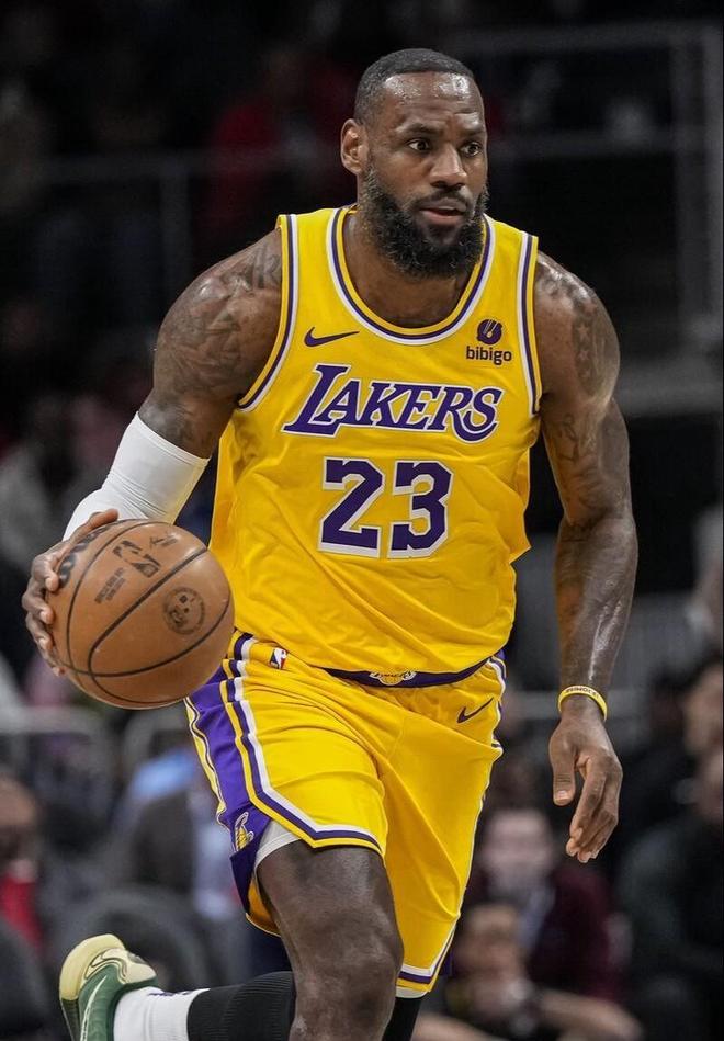 侧翼创造人 侧翼创造人